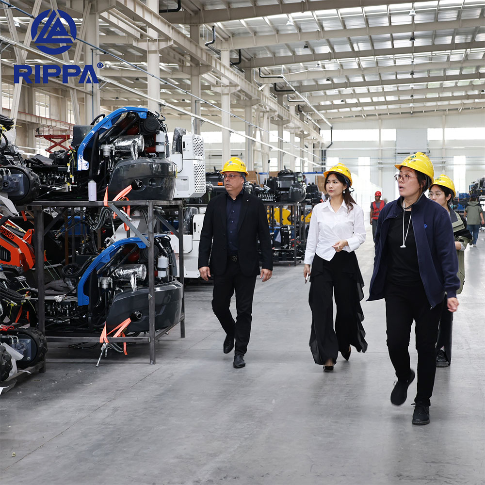 Canadian  distributors visited our factory